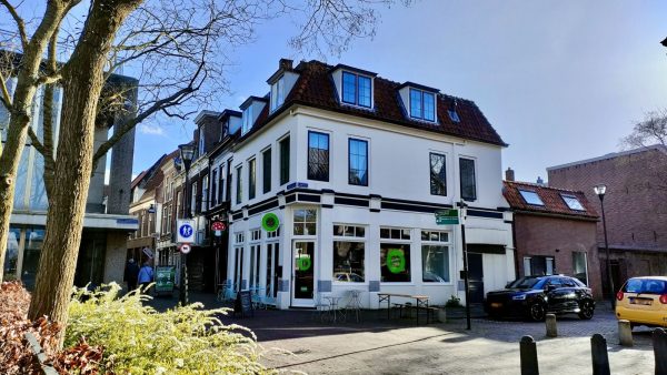 Zwolle – Koffiebar gesitueerd in hoekpand van één van de drukste aanlooproutes naar de Zwolse binnenstad