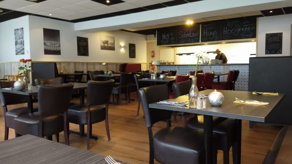 Hoogeveen-Schnitzelhuys, Multifunctioneel horecaobject beschikbaar aan de Willemskade te Hoogeveen.