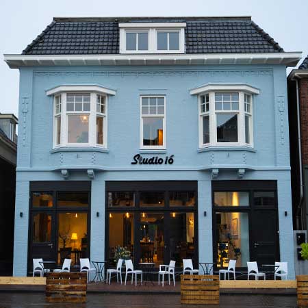 Neede – Studio 16 gevestigd in een karakteristiek pand aan de Oudestraat 18 in Neede.