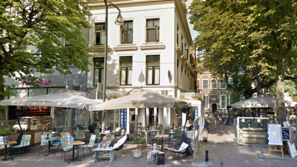 Deventer – Grand Café Engel & Bengel, Toplocatie op de Brink