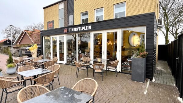 Westerhaar-Vriezenveensewijk,  Foodmaster ’t Kervelplein, fonkelnieuwe cafetaria